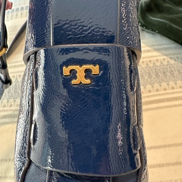 Tory Burch GEMINI LINK PATENT CROSS-BODY Midnight Swim Patent Leather - Picture 6 of 10